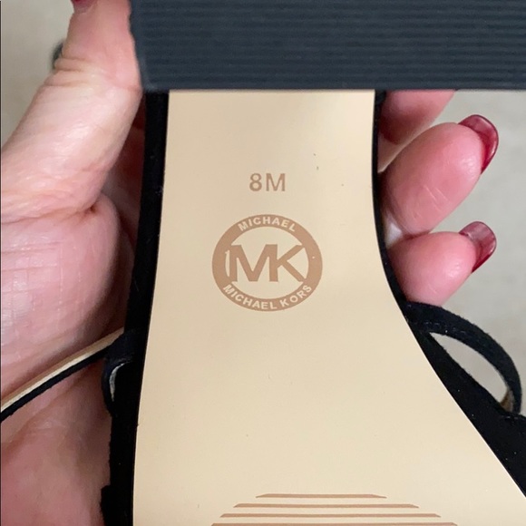 Michael Kors “Yoonie” Platform Suede. - Picture 3 of 4